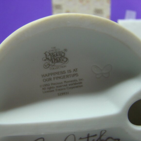 Precious Moments "Happiness Is At Our Fingertips" 529931 Signed Sam Butcher - Picture 13 of 14